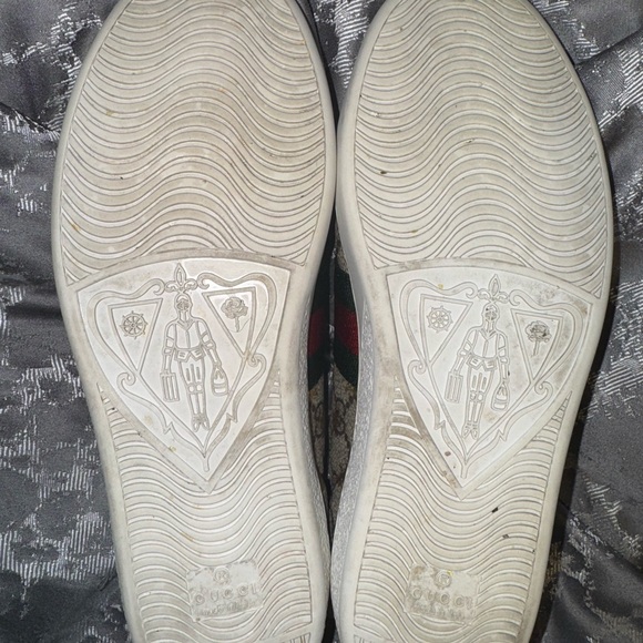 Gucci Monogram Sneakers with Red and Green Accents - Picture 5 of 11